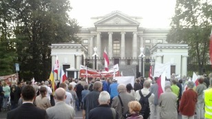 Manifestacja przed ambasadami Rosji i Niemiec